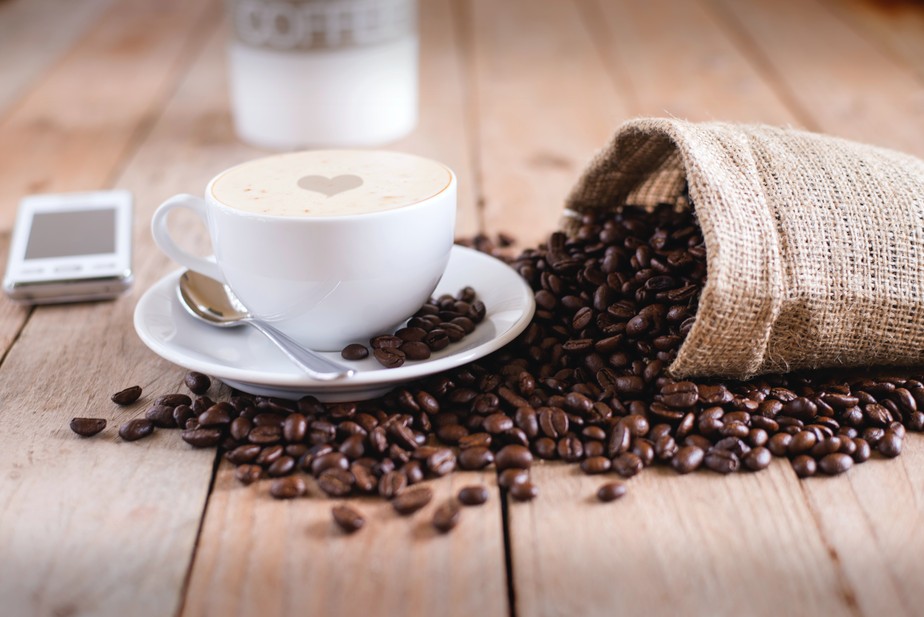 Desperdiçar café e água ao fazer uma xícara de café causa uma pegada de carbono maior do que usar cápsulas de café, afirmam cientistas