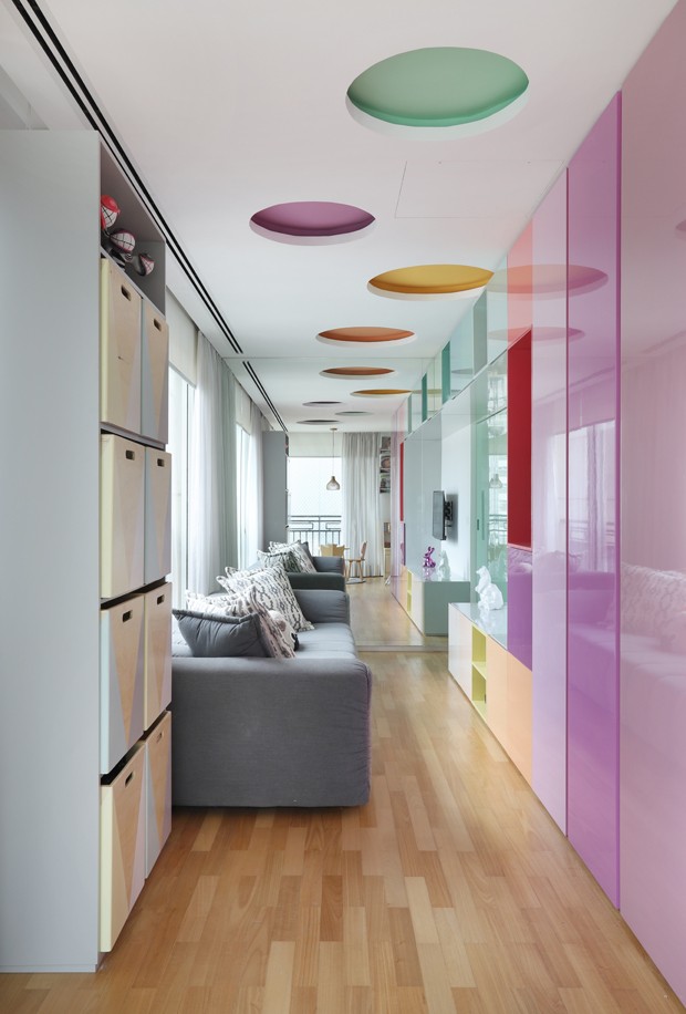 Sala de 120 m² é transformada em brinquedoteca lúdica e colorida (Foto: Mariana Orsi)
