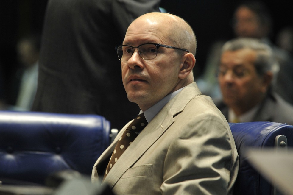 O senador DemÃ³stenes Torres no plenÃ¡rio do Senado em imagem de 2012 (Foto: Valter Campanato / AgÃªncia Brasil)
