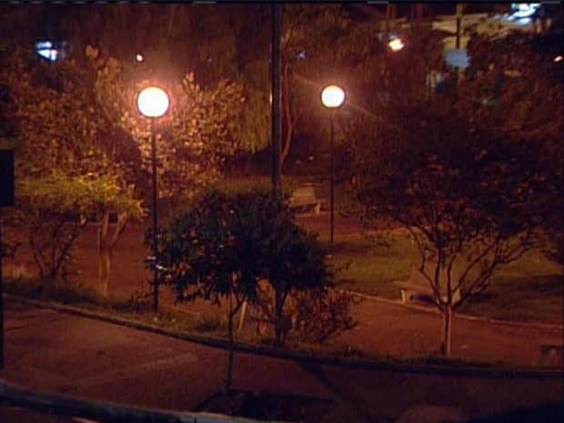 Liminar evitou corte de energia elétrica em praças públicas de Passos (Foto: Reprodução EPTV / Luciano Tolentino)