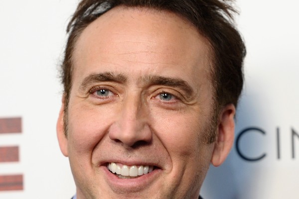 Nicolas Cage:  O ator já faturou mais de 150 milhões de dólares em sua carreira, mas gastou grande mais do que podia comprando mansões, castelos, iates, jatos, frotas de carros exóticos e outros itens de luxo. Em 2012, ele disse à revista People que deve  (Foto: Getty Images)