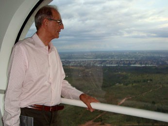 O arquiteto Carlos Fernando de Moura Delphim, que pediu o tombamento do céu de Brasília (Foto: Celma de Souza Pinto/Divulgação)