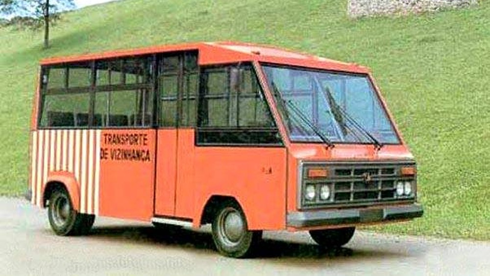 Ônibus '"zebrinhas", em Brasília, nos anos 1980