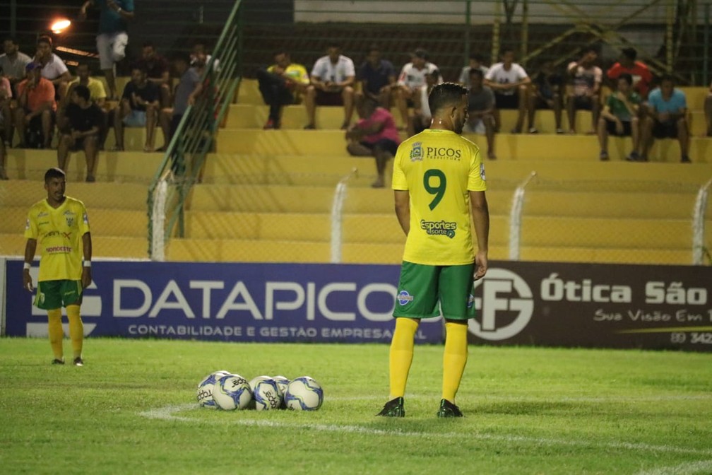 Raphael Freitas desfalca o Picos  — Foto: Josiel Martins