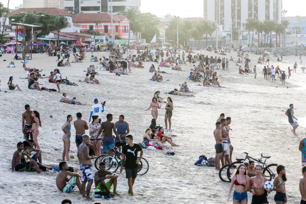 Pessoas na orla não utilizam máscara de proteção — Foto: Camila Lima