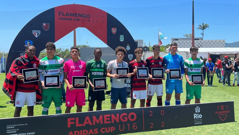 Sele&ccedil;&atilde;o do campeonato Flamengo Adidas Cup U16  &mdash; Foto: Let&iacute;cia Marques 