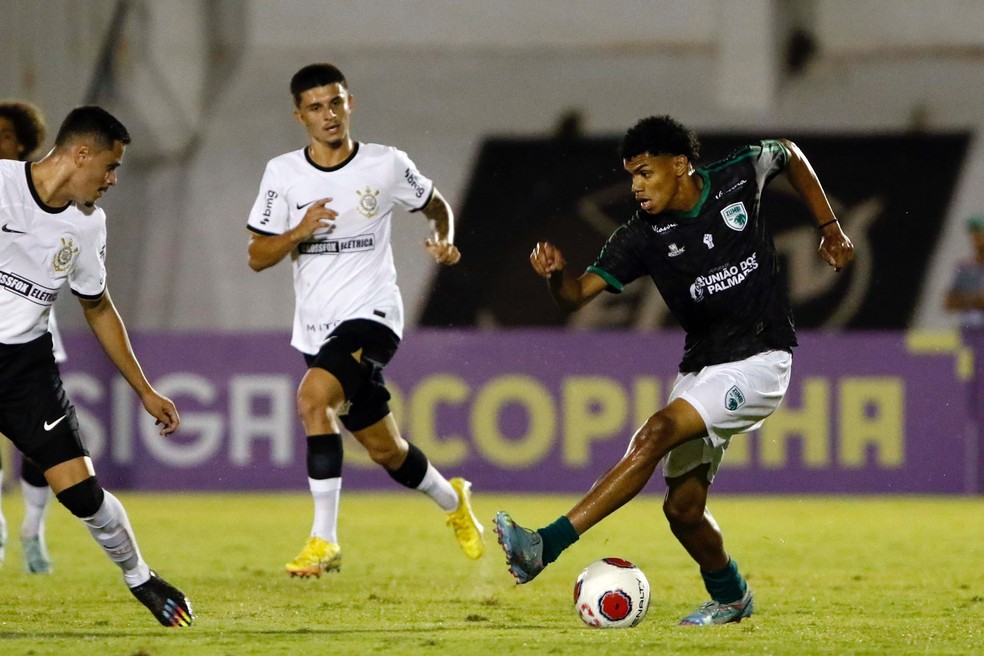 Jo&atilde;o Victor, jogador do Zumbi-AL, em a&ccedil;&atilde;o contra Corinthians &mdash; Foto: Divulga&ccedil;&atilde;o/Assessoria Zumbi EC