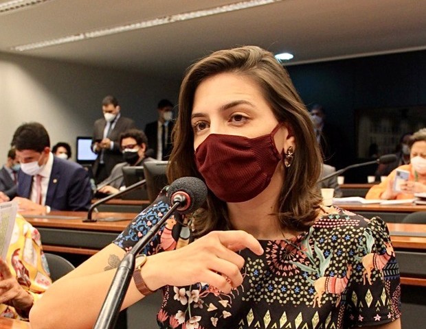 Deputada Natália Bonavides (PT) entrará com medidas legais contra Ratinho e contra a Massa FM (Foto: Reprodução/Instagram)