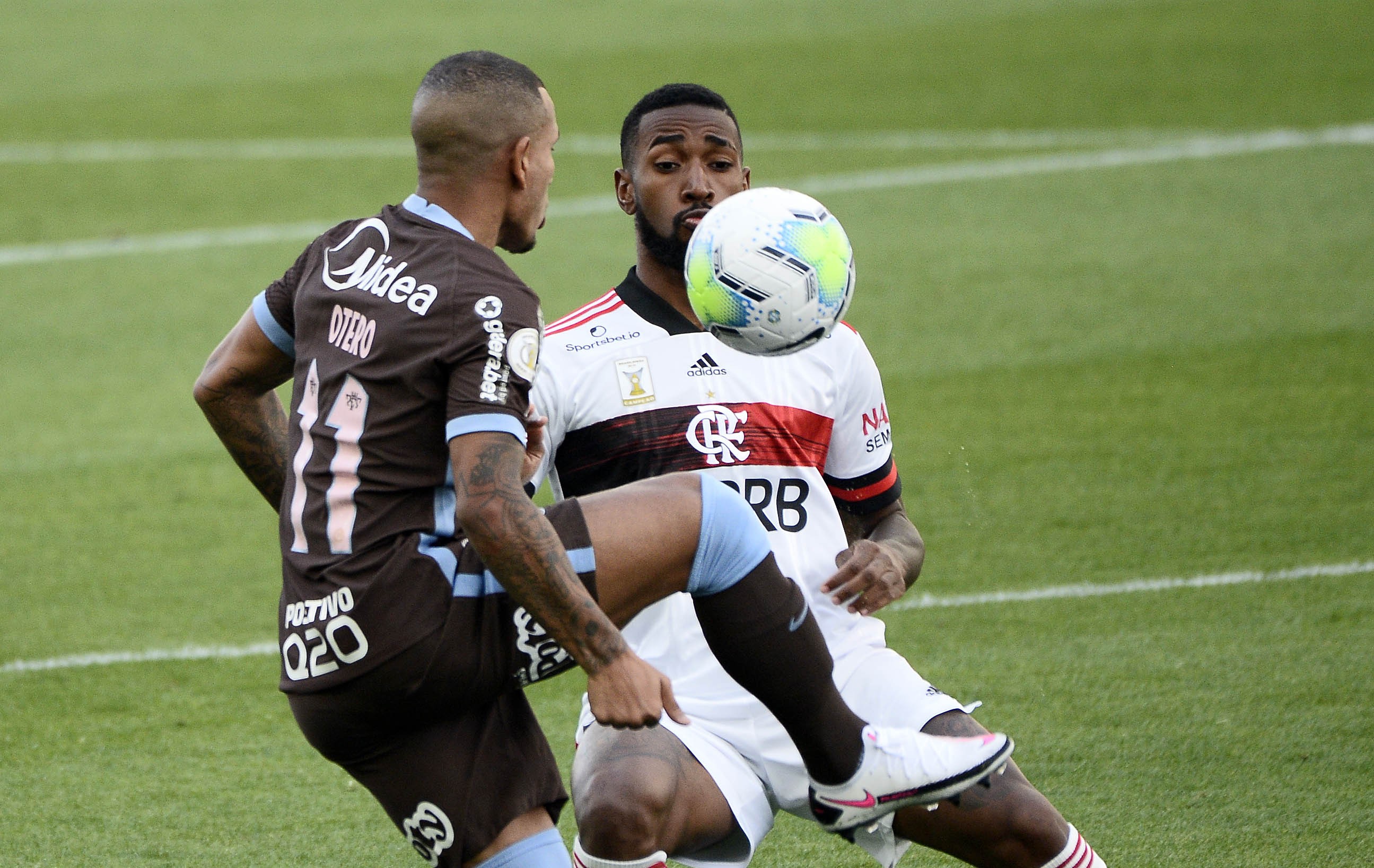 Cairo Santos recebe as jogadoras e treinador do Vasco da Gama