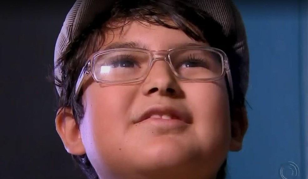 Pedro tem 8 anos e estuda em escola pública de Bauru (Foto: TV TEM / Reprodução )