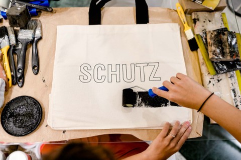Quem comprou mais de R$1.000,00 na Schutz durante o VFNO 2018 no Shopping Plaza Niterói ganhou uma eco bag personalizada! Oba!