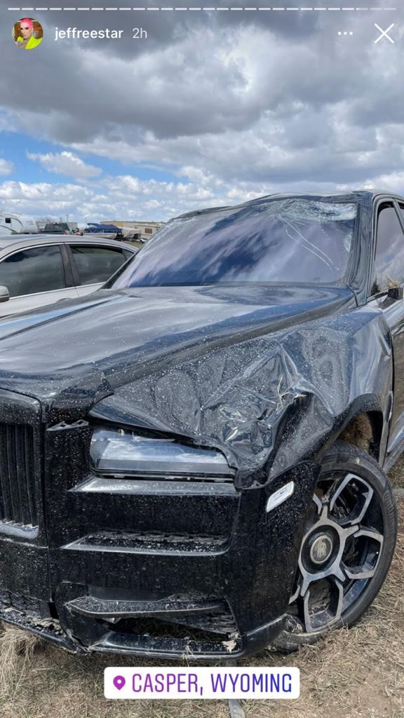 Jeffree Star mostra fotos do carro após acidente (Foto: Reprodução/Instagram)