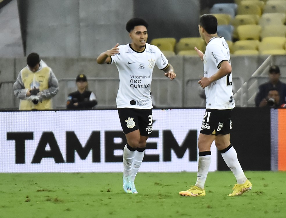 Corinthians volta a vencer os dois jogos contra o Flamengo no Brasileirão após sete temporadas