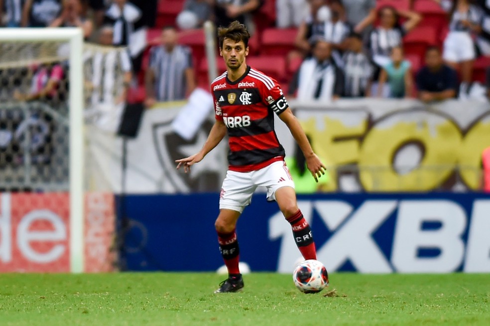 Rodrigo Caio em a&ccedil;&atilde;o em Botafogo x Flamengo &mdash; Foto: Marcelo Cortes/Flamengo