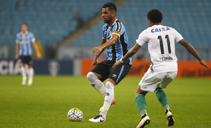 Romildo revela problema pessoal e defende Maicon após vaia por fair play