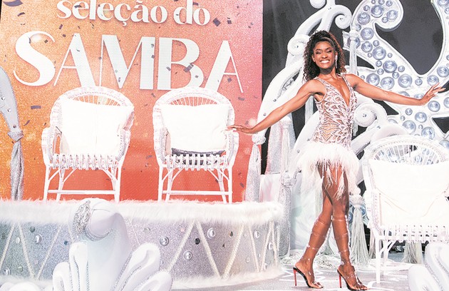 Erika Januza é rainha de bateria da Viradouro. No encerramento do programa, no dia 13 de novembro, será exibida uma grande festa com a apresentação dos sambas escolhidos pelas 12 escolas (Foto: TV Globo)