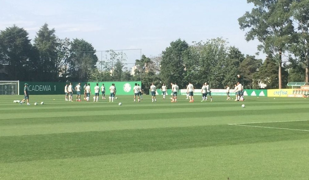 Moisés treina no campo, e Cuca ensaia Palmeiras com Jean de novo na lateral