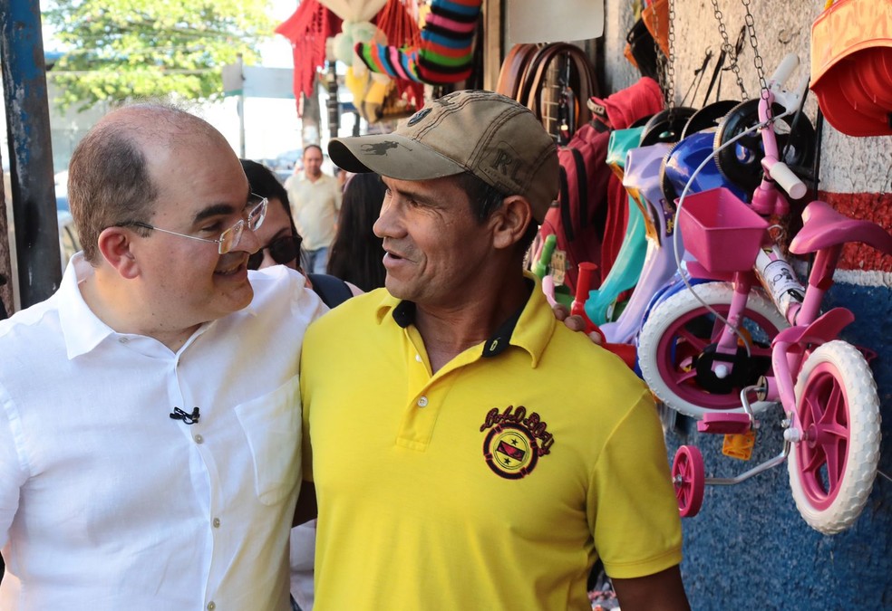 Ricardo Nicolau (Solidariedade) em caminhada com apoiadores. — Foto: Divulgação