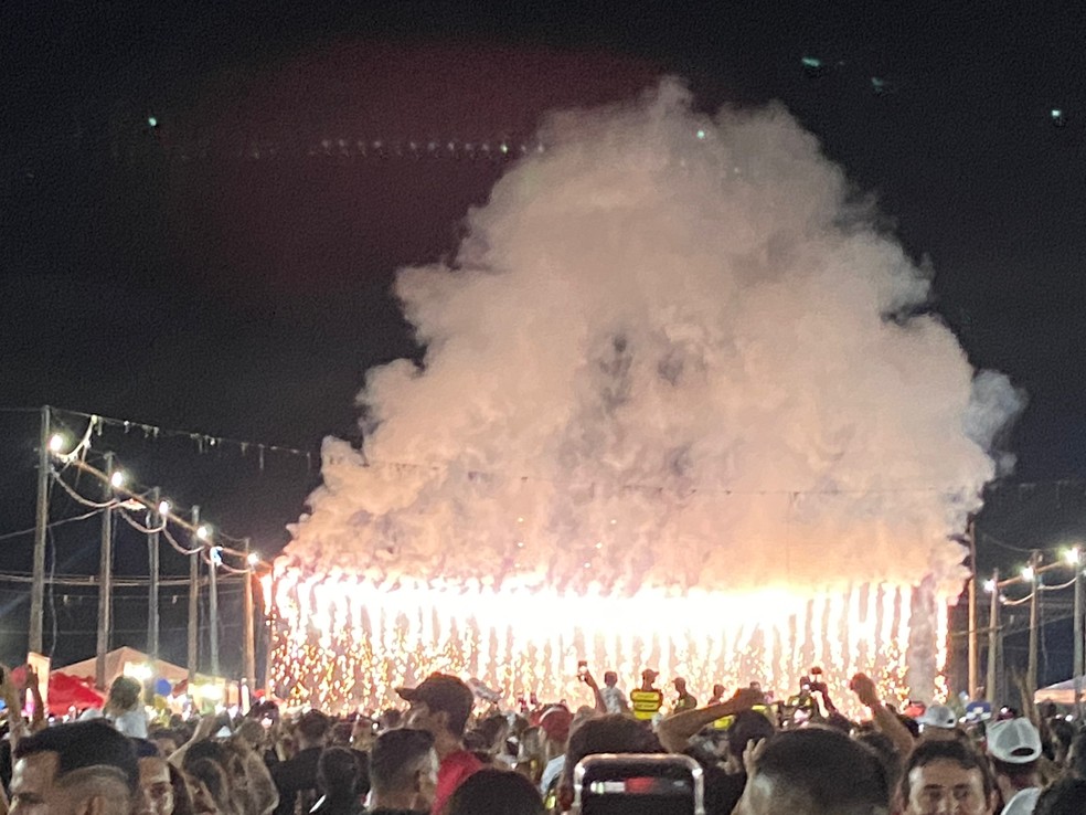 Queima de fogos no estacionamento da Arena da Floresta, em Rio Branco (AC) — Foto: Bruna Kéren/Arquivo Pessoal