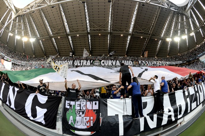 Torcida - Juventus x Cagliari (Foto: AP)