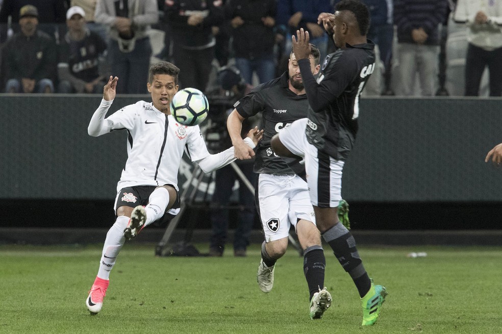 Pedrinho fez grande jogada no gol do Corinthians contra o Botafogo no primeiro turno (Foto: Daniel Augusto Jr. / Agência Corinthians)