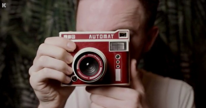 Câmera LomoInstant tem design colorido e compacto (Foto: Divulgação/Kickstarter)