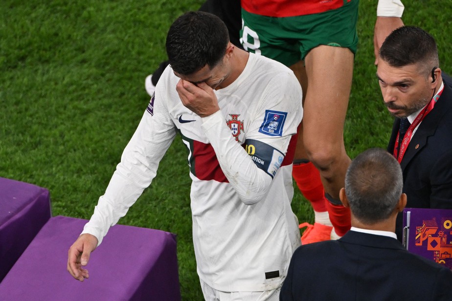 Cristiano Ronaldo deixa gramado abalado pela eliminação