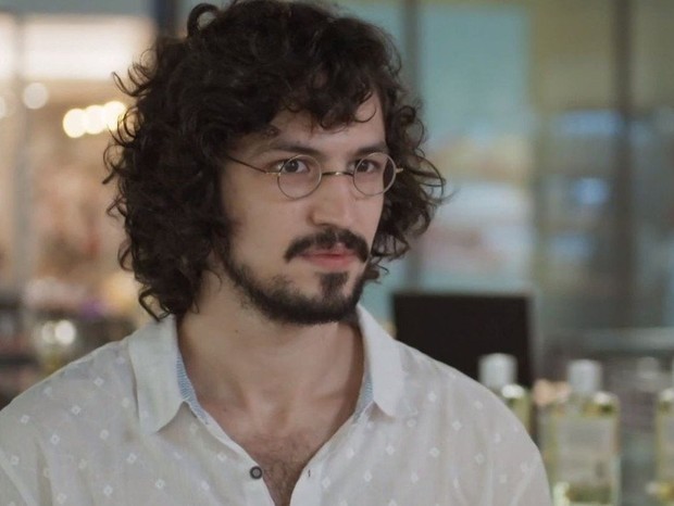 Felipe é o papel de Gabriel Leone em Um Lugar ao Sol (Foto: TV Globo)