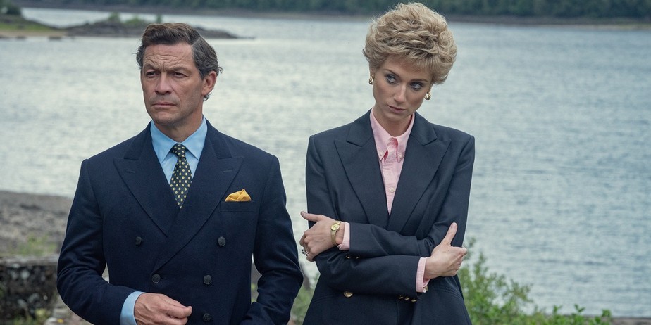 Dominic West (Charles) e Elizabeth Debicki (Diana) em cena da quinta temporada de 'The Crown', série da Netflix gravada em diversos pontos da Inglaterra e da Escócia
