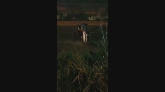 Carro cai de viaduto na BR-060, em Goiânia