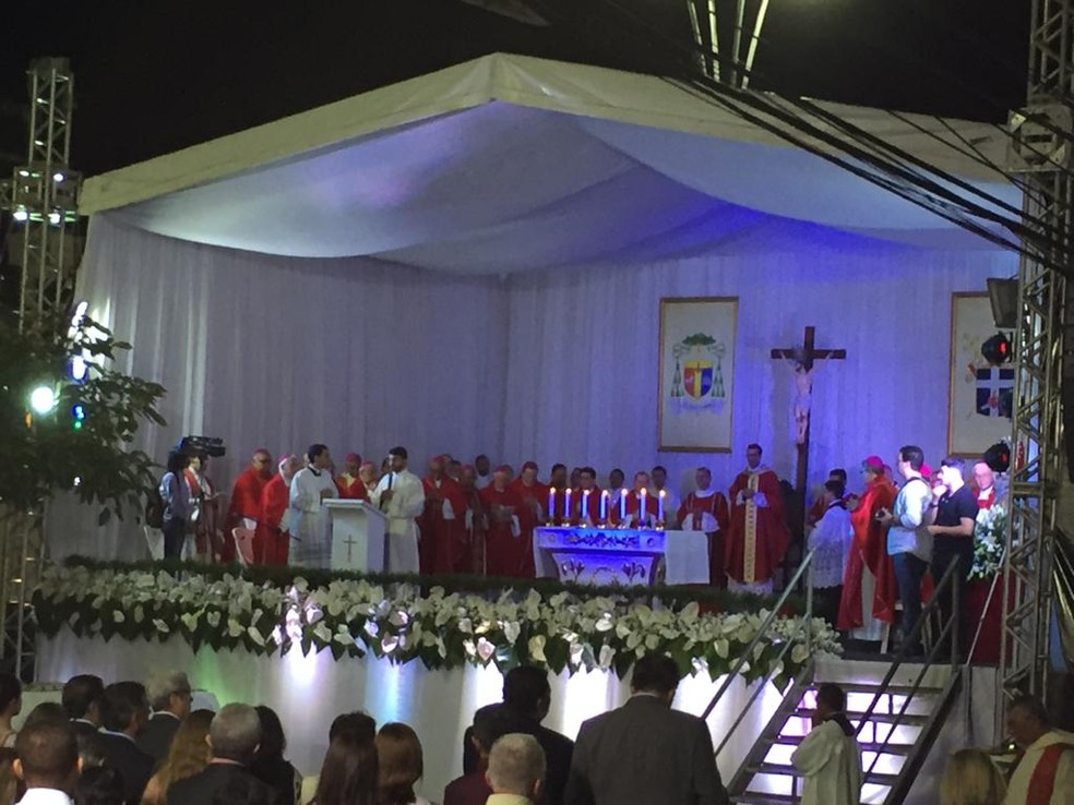 Celebração da Missa com Dom José Ruy — Foto: Mavian Barbosa/G1