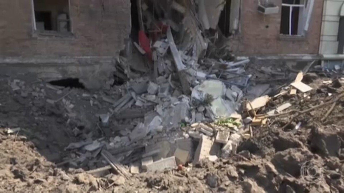 Ucrânia classifica ataque russo a prédio residencial no sul do país como ‘terror deliberado’