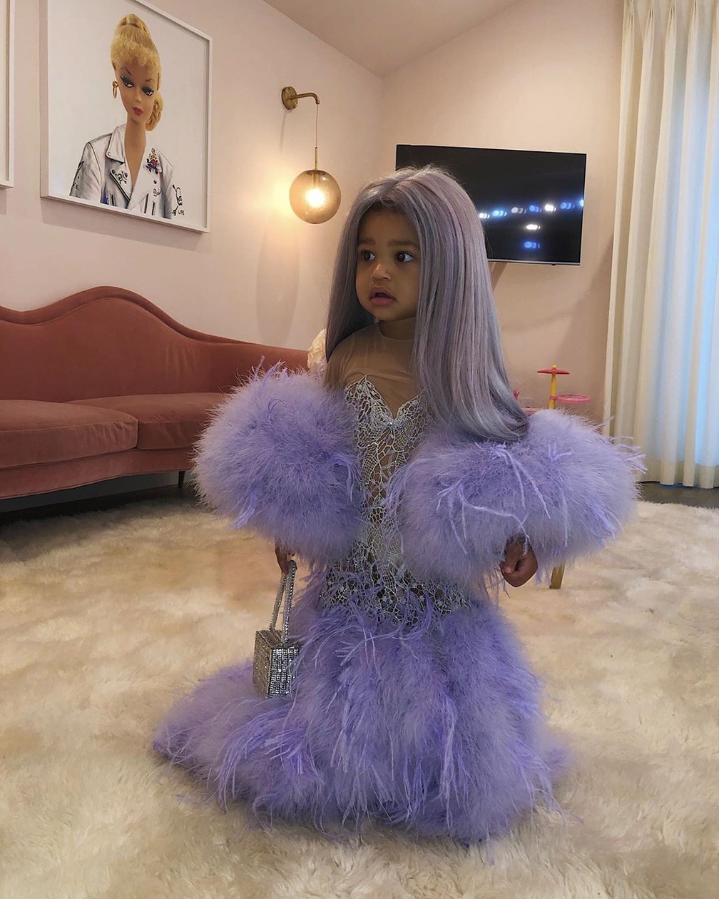 Kylie Jenner vestiu a filha, Stormi Webster, com o look que ela usou no Met Gala 2019 neste Halloween — Foto: Reprodução/Instagram/KylieJenner