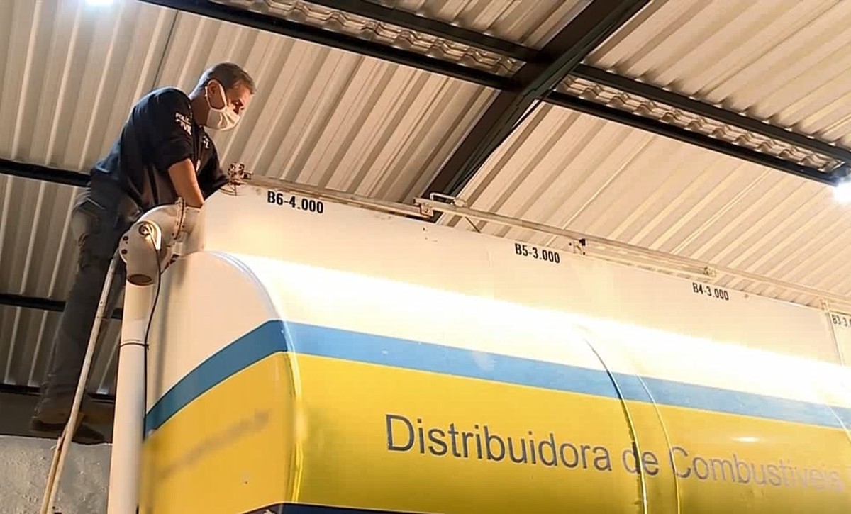 Depósito clandestino com mais de 1.500 litros de diesel armazenados de forma irregular é fechado pela Polícia Civil em Uberaba - Vimarsana News