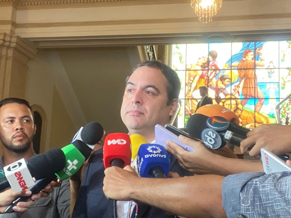 Governador de Pernambuco, Paulo Câmara (PSB), em entrevista coletiva na manhã desta sexta-feira (3) — Foto: Pedro Alves/g1