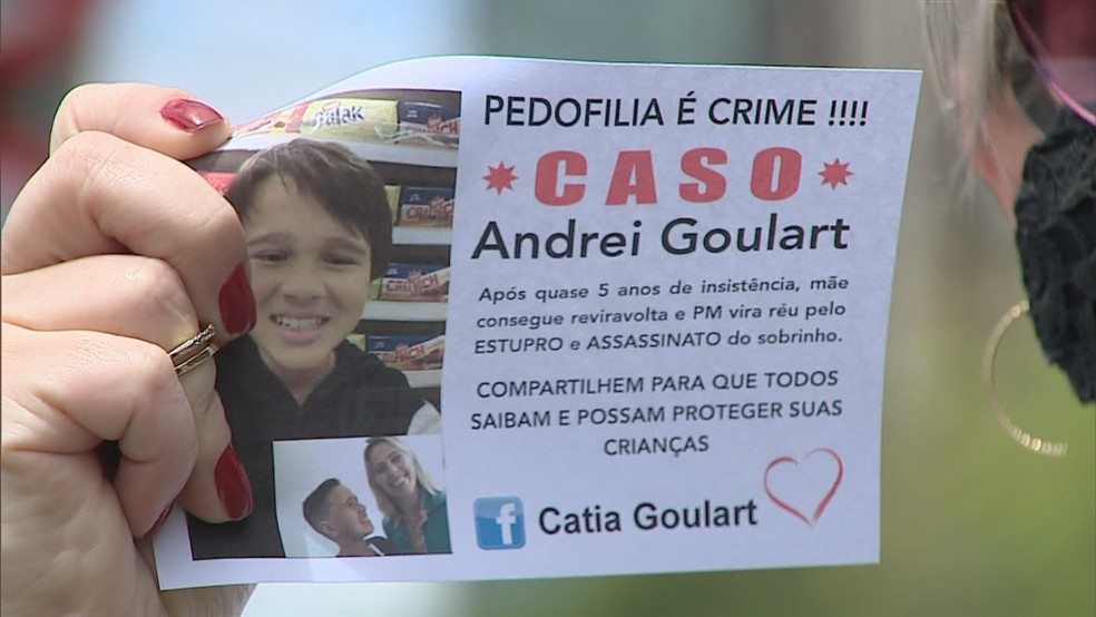 Panfleto produzido pela família de Andrei Goulart, morto em 2016 — Foto: Reprodução/RBS TV