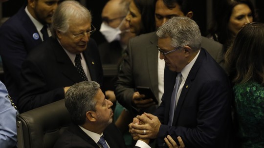 Governo Lula acena com cargos para atrair partidos do Centrão que davam suporte a Bolsonaro