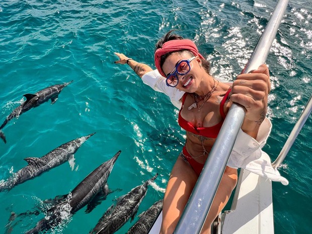 Aline Campos mergulha com golfinhos em Fernando de Noronha (Foto: Reprodução/Instagram)