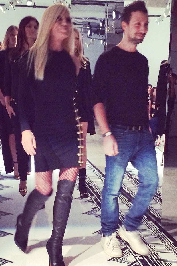 Donatella Versace and Anthony Vaccarello (Foto: Divulgação)