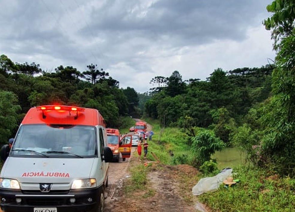 Acidente ocorreu no Vale do Itajaí: menino e garota morreram — Foto: Bombeiros/Reprodução