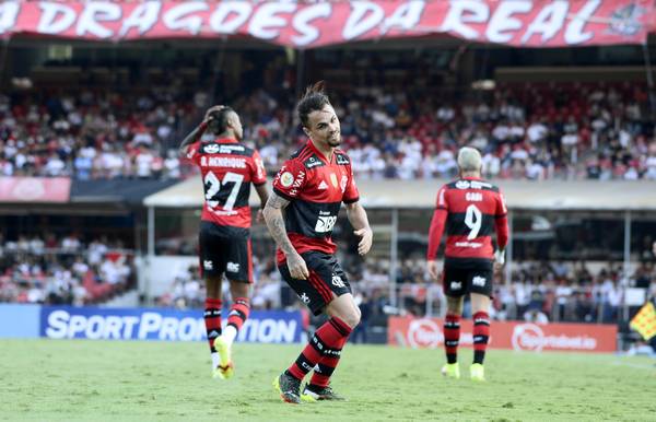 Michael retorna ao Flamengo: construindo uma linda história no futebol brasileiro.