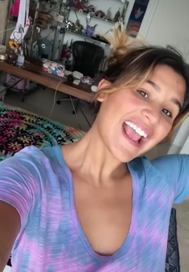 Giulia Costa faz tour pelo quarto em vídeo (Foto: Reprodução/Instagram)