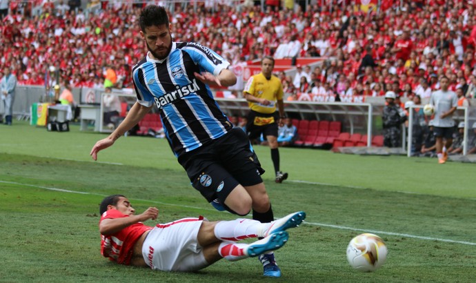 Lateral do Grêmio lamenta derrota, mas pede time de cabeça erguida