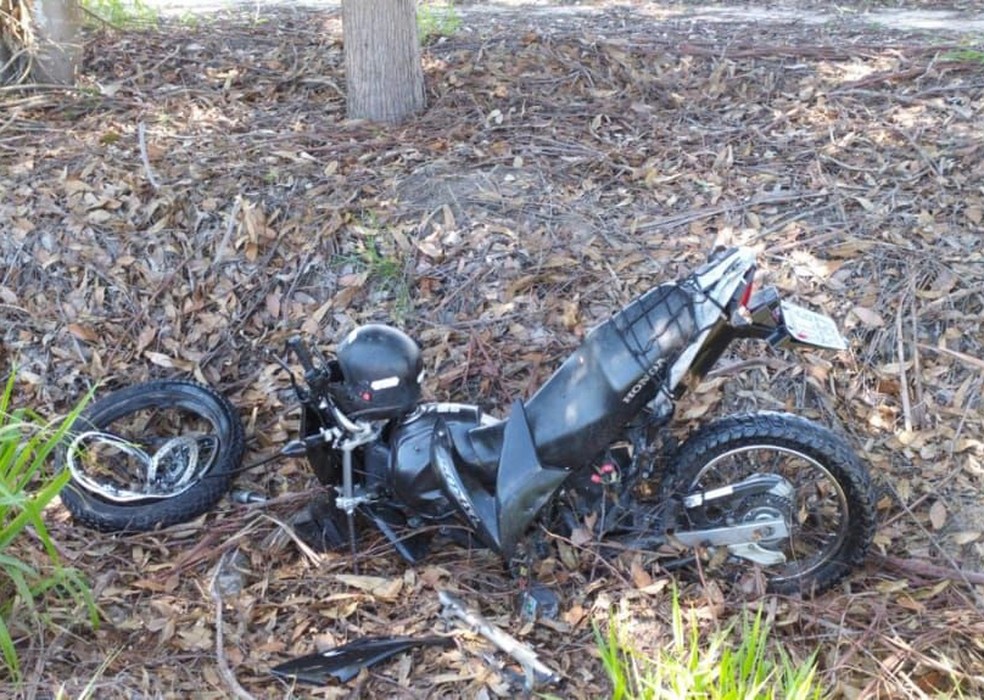 Motociclista morreu no local, após ser atingido por carreta — Foto: Sessé Guimmas/Site Medeiros Dia Dia
