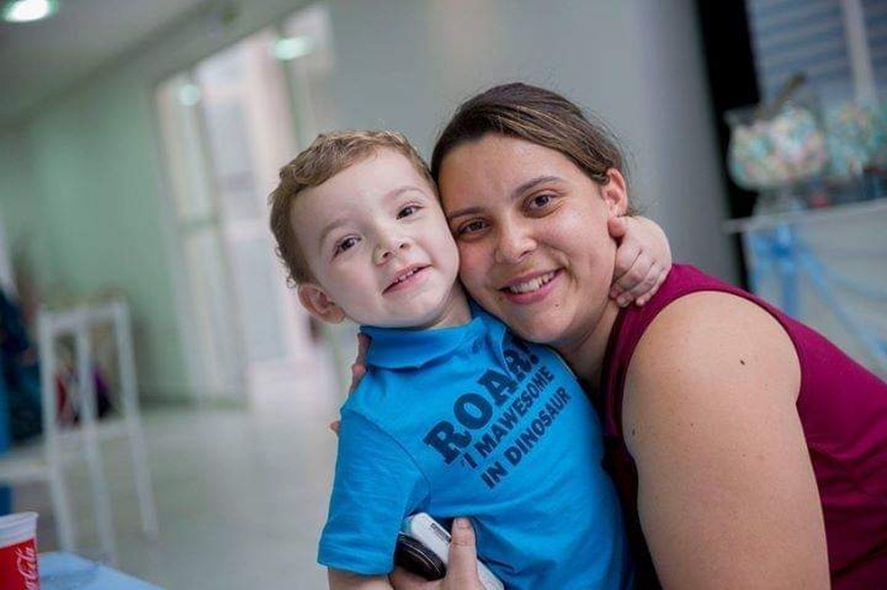 Fernanda e o filho Miguel, que Ã© fÃ£ de 'Procurando Nemo' â Foto: Arquivo pessoal