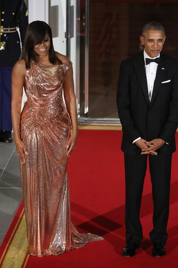 WASHINGTON, DC - OCTOBER 18:  U.S. President Barack Obama and first lady Michelle Obama wait for the arrival of Italian Prime Minister Matteo Renzi and his wife Mrs. Agnese Landini, for a state dinner at the White House, October 18, 2016 in Washington, DC (Foto: Getty Images)