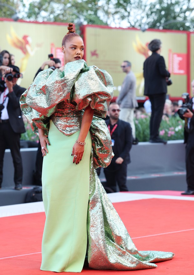 VENICE, ITALY - SEPTEMBER 05: Tessa Thompson attends the "Don't Worry Darling" red carpet at the 79th Venice International Film Festival on September 05, 2022 in Venice, Italy. (Photo by Vittorio Zunino Celotto/Getty Images) (Foto: Getty Images)