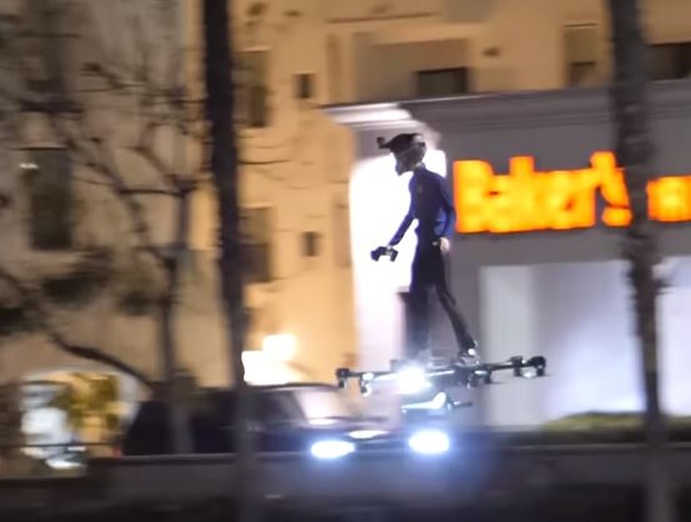 Hoverboard lembra skate de "De volta para o futuro 2" — Foto: Reprodução/YouTube