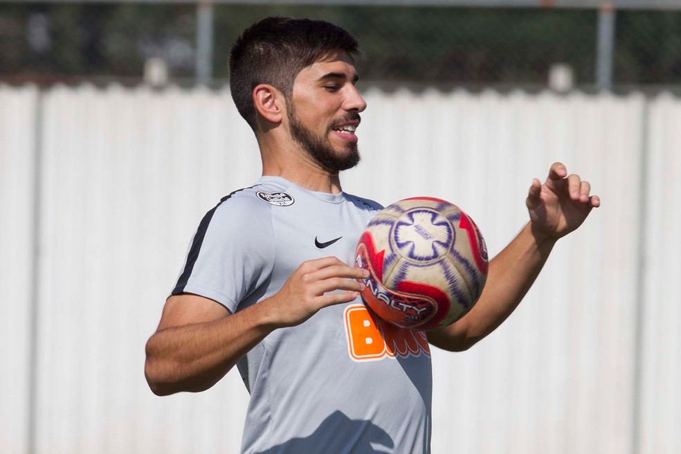 PARABÉNS! Deixe sua mensagem: Hoje, o Uruguaio Bruno Méndez completa 20 anos de idade