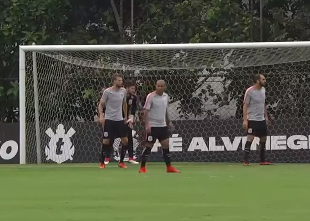 Carille avalia jogo-treino e projeta estreias de Sheik e Henrique no Corinthians